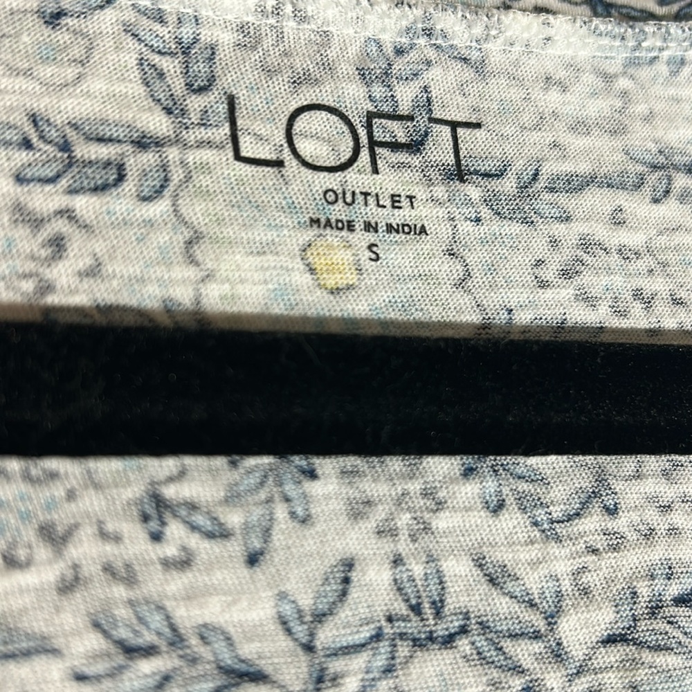 LOFT t-shirt - Picture 3 of 3
